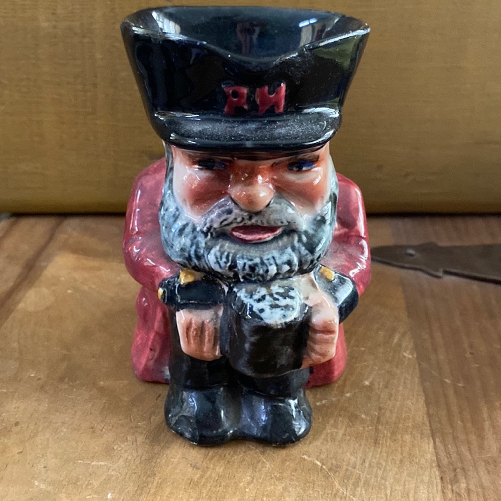 Shorter & Sons LTD - Toby Mug - Chelsea Pensioner